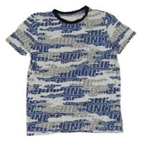 Tmavomodro-šedo-bílé vzorované tričko s nápisy C&A