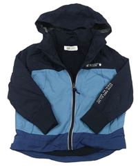 Tmavomodro-modro-petrolejová šusťáková jarní bunda s číslem a odepínací kapucí H&M