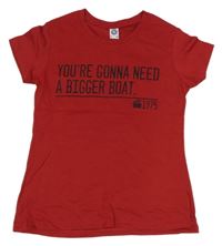 Tmavočervené tričko s nápisy 