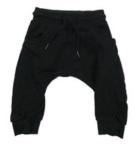 Černé tepláky Next