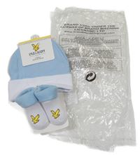 Nové - 2set - Světemodro-bílá čepice s orlem + ponožky Lyle & Scott