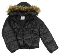 Černá prošívaná šusťáková zimní bunda s nášivkou a kapucí s kožešinou PRIMARK