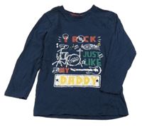 Tmavomodré triko s bubny a kytarou a nápisy Matalan