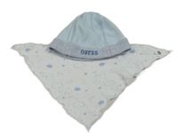 2Set - Světlemodro/modro/bílá čepice s logem zn. GUESS + bílý šátek/slinták s obláčky a měsíci 