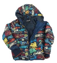 Tmavomodro-barevná šusťáková zateplená bunda s auty a kapucí