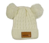 Smetanová pletená čepice s nášivkou a bambulemi