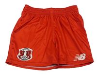Červené sportovní kraťasy s nášivkou New Balance