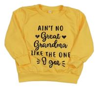 Žlutá mikina s nápisem 