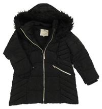 Černá šusťáková zimní prošívaná bunda s kapucí s kožešinou F&F