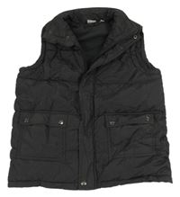 Antracitová šusťáková zateplená vesta s nášivkou Alive