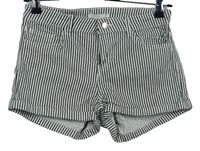 Dámské bílo-černé proužkované elastické riflové kraťasy H&M