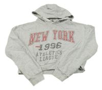 Světlešedá crop mikina s nápisem a kapucí Miss E-vie