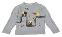 Šedý svetr se silnicí a stavebními stroji H&M