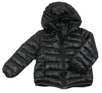 Černá prošívaná šusťáková zateplená bunda s kapucí