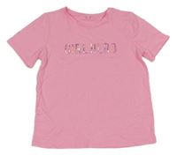 Neonově růžové tričko s 3D nápisem C&A