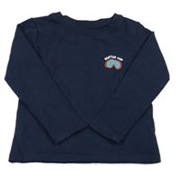 Tmavomodré mikinotriko s lyžařskými brýlemi lupilu