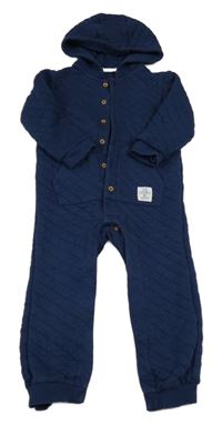 Tmavomodrá prošívaná vyteplená kombinéza s nášivkou a kapucí M&S