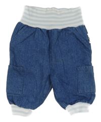 Modré rifle s kapsami a úpletovým pasem