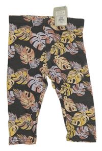 Nové - Antracitové capri legíny s listy Primark