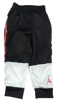 Černo-bílo-červené sportovní tepláky s logem Air Jordan 