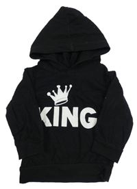 Černé triko s nápisem a kapucí