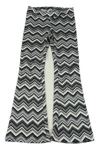 Bílo-šedo-černé vzorované flare kalhoty H&M