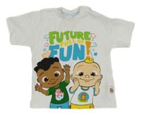 Bílé tričko s chlapečky a nápisem Cocomelon 