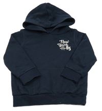 Tmavomodrá mikina s nápisem a kapucí C&A