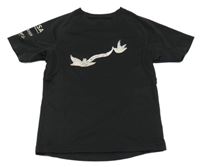 Černé sportovní tričko s nápisem 