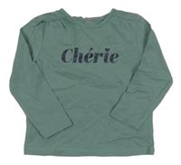 Zelené triko s nápisem 