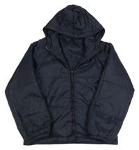 Tmavomodrá šusťáková zateplená bunda s kapucí 