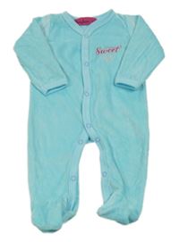 Azurový sametový overal s nápisem 