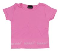Neonově růžové žebrované crop elastické tričko s logy Bekkin