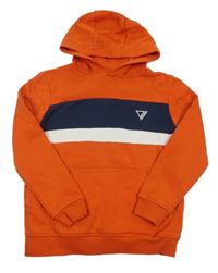 Červená mikina s tmavomodrým pruhem a kapucí George