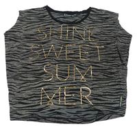 Šedo-černý vzorovaný crop top s nápisem 