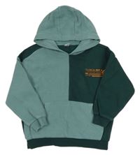 Zeleno-tmavozelená mikina s nápisem a kapucí Tu