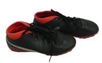 Černo-křiklavě červené koženkové sálovky s logem PUMA vel. 34