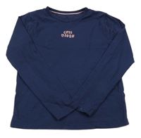 Tmavomodré triko s nápisem George