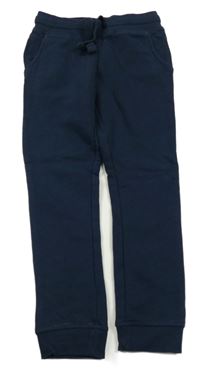 Tmavomodré tepláky s nářadím Lupilu