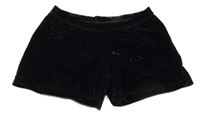 Černé sametové kraťasy s nápisem z kamínků 