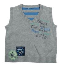 Šedo-modrá melírovaná pruhovaná svetrová vesta s nápisy a nášivkami M&S