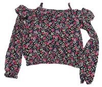 Černá crop halenka s kytičkami a volnými rameny a volánkem Page one young