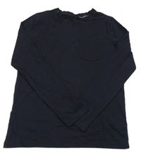 Tmavomodré triko s kapsou 