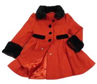 Červený flaušový podšitý kabát s černou kožešinou a límečkem St. Bernard