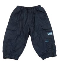 Tmavomodré šusťákové cargo kalhoty s nápisem 