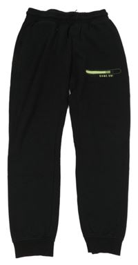 Černé tepláky s nápisem Pepperts