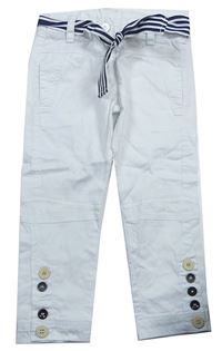 Bílé plátěné kalhoty s páskem a knoflíčky