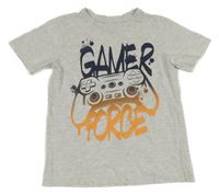 Šedé tričko s joystickem a nápisem Chapter young