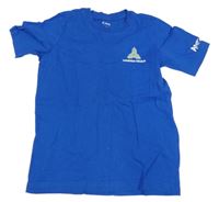 Modré tričko s nápisem jako