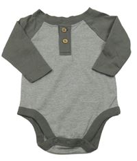 Šedo-bílé pruhované body 